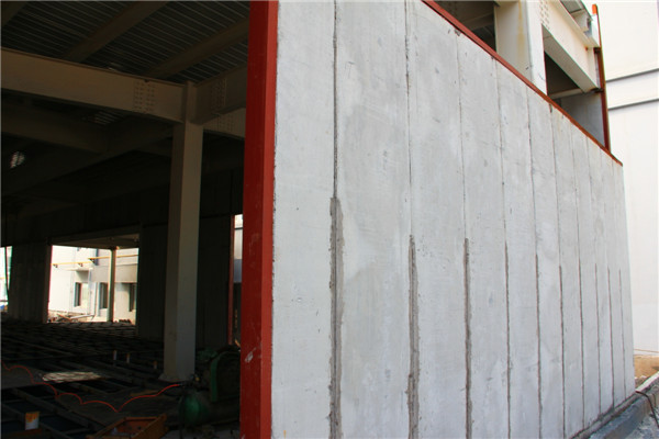 鋼結構外墻板施工